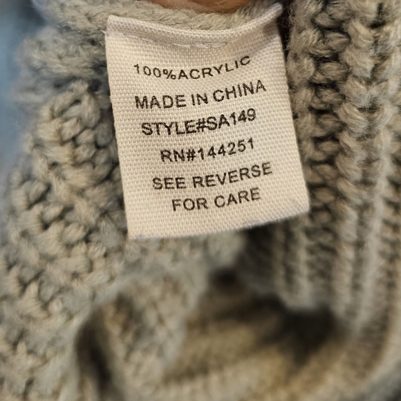 Moon & Madison Sage Green Chunky Knit V-Neck Sweater - Size L - Picture 5 of 6